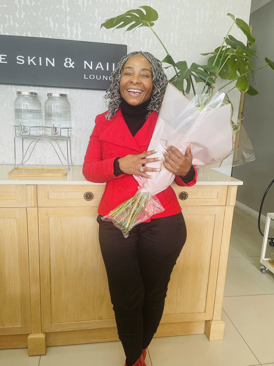 FabAcademic's tweet photo. At last, I had my facial (peel) &amp; nails done at The Skin &amp; Nails lounge in Bryanston! Thank you Thabile, Zipho &amp; the team @SkinandNail for the excellent service &amp; pampering. My face is glowing &amp; my nails look amazing! I loved the neck &amp; shoulder massage that came with the facial https://t.co/5vnR9Zareo