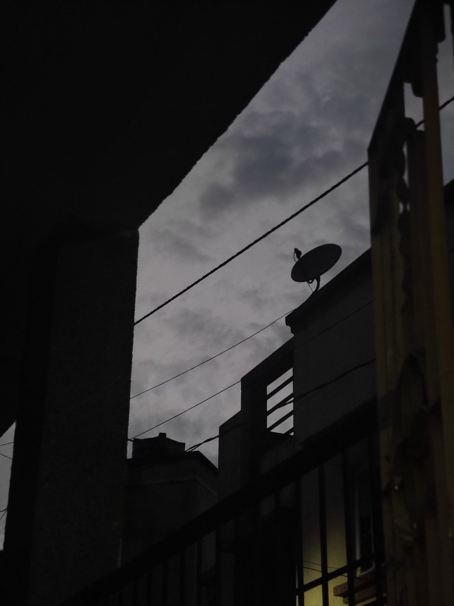 Nishil313's tweet photo. Black skies >>>>> https://t.co/D1G54jMgLE