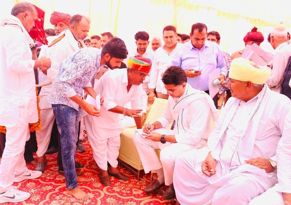 SachinPilot's tweet photo. आज दोपहर - 
ग्राम हमीरपुर और ग्राम अलियारी में। https://t.co/JVRpPGYEaV