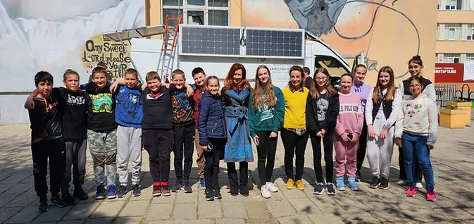 👉 Scientists of the future. 👈 

We installed sensors for dust particles and traffic at a Primary School in Plovdiv, so students can report and analyse air quality data themselves.  Read >> wecompair.eu/post/plovdiv-s… #airqualitymonitoring #airquality