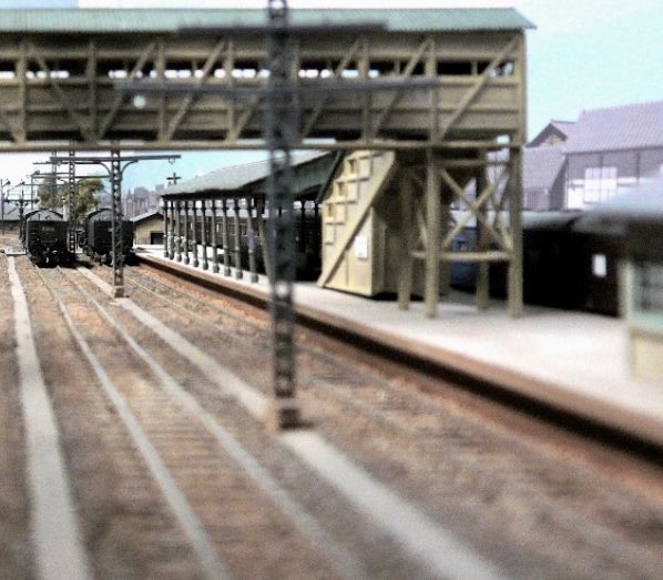 shamu0113's tweet photo. 旧作から・高台寺駅の佇まい
#鉄道模型 #鉄道模型レイアウト #ジオラマ #nゲージ #駅 #駅の風景 #国鉄時代  #シーナリィガイド的な #駅裏の風景  #modelrailroad #modelrailroadlayout #japanesemodelrailway #dyorama https://t.co/Bss46Rpi5E