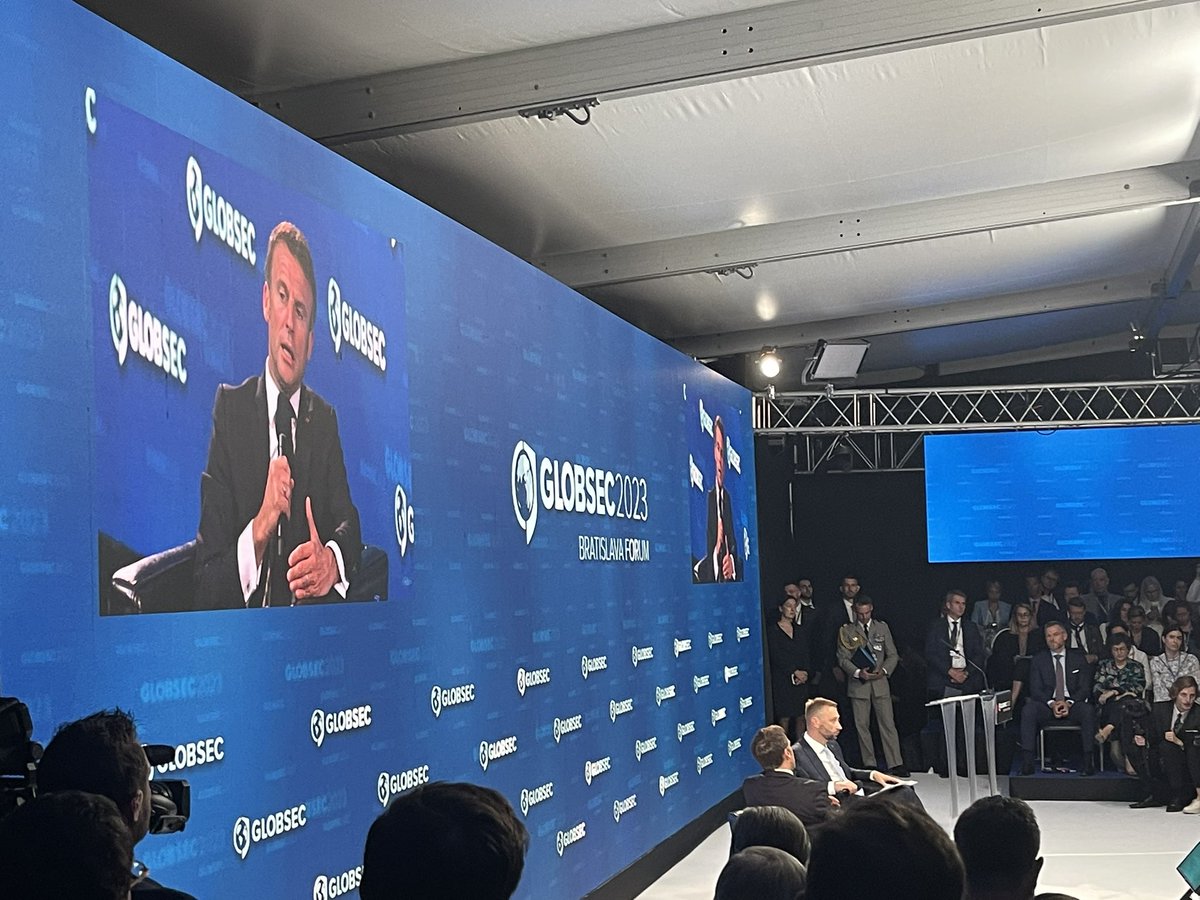 Macron: “If we accept a de facto ceasefire or frozen conflict, time will be on Russia’s side.”
“If and when this is a sustainable peace acc to Ukrainian conditions, and following international rules, Russia will be allowed to come back to our international order.” 
#GLOBSEC2023
