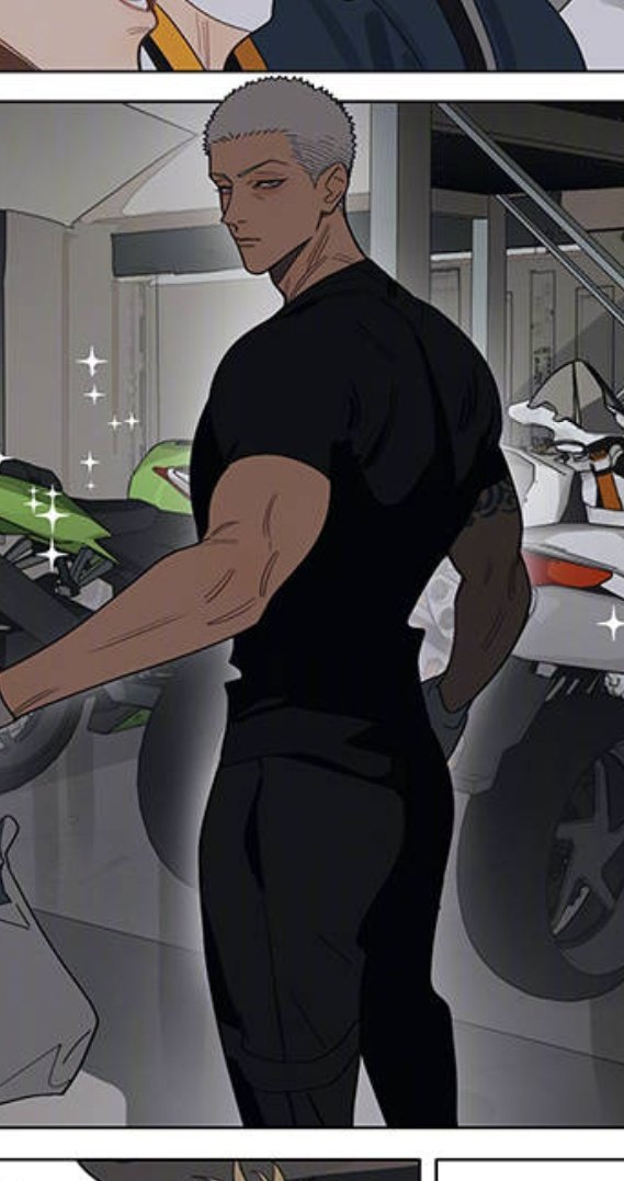 smolguan's tweet photo. big muscles, tiny waist, fat ass. damn brother qiu, be my husband pls https://t.co/66ljoUIBmL
