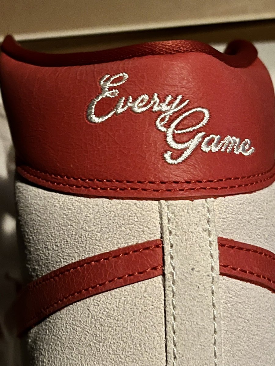 jumpman_forever's tweet photo. @takeMJtoyo 5月のお気に入りは
NIGEL SYLVESTER X JORDAN AIR SHIP 
ナチュラルスウェードに映える深みのある赤が⭕️
賛否両論あったクラック加工もようやくこなれてきたようで、程よいヒビの入り方をして、良い感じです😊
#月刊スニーカーEXPO https://t.co/2KL0zfFI2A