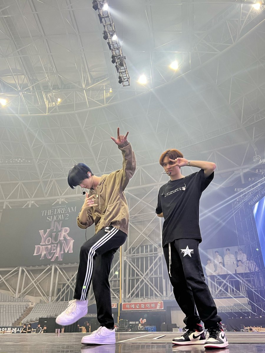 NCTsmtown_DREAM's tweet image. 시즈니 내일 봐요 💚
너의 꿈 안에

#NCTDREAM #JISUNG 
#THEDREAMSHOW2
#THEDREAMSHOW2_In_YOUR_DREAM
#NCTDREAM_THEDREAMSHOW2