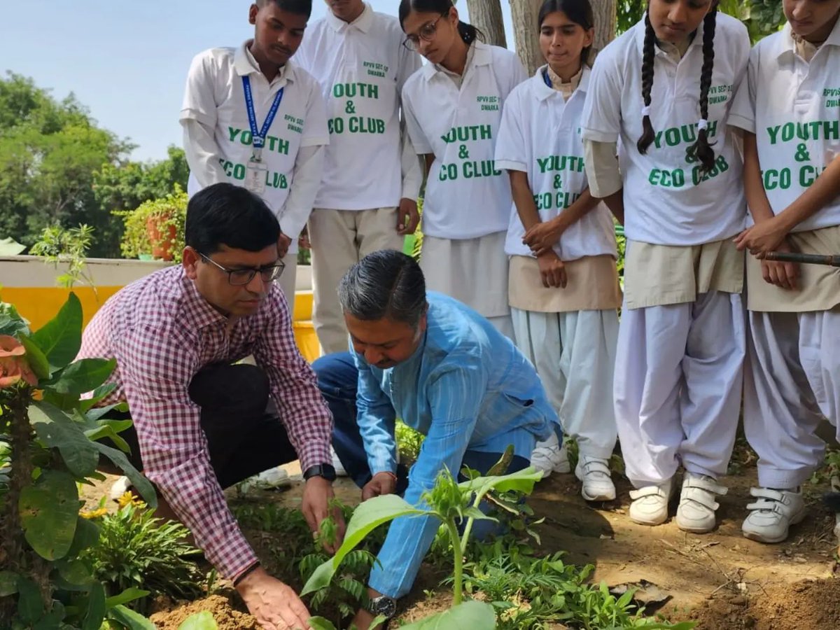 givemetrees's tweet photo. Nature education and awareness session for the children of Rajkiya Pratibha Vikas Vidyalaya in Dwarka, #Delhi
It is imp to make children environmentally conscious at an early age.
#educatingchildren #nature #education #environmentalawareness #environmentaleducation https://t.co/VczWIyb8ig