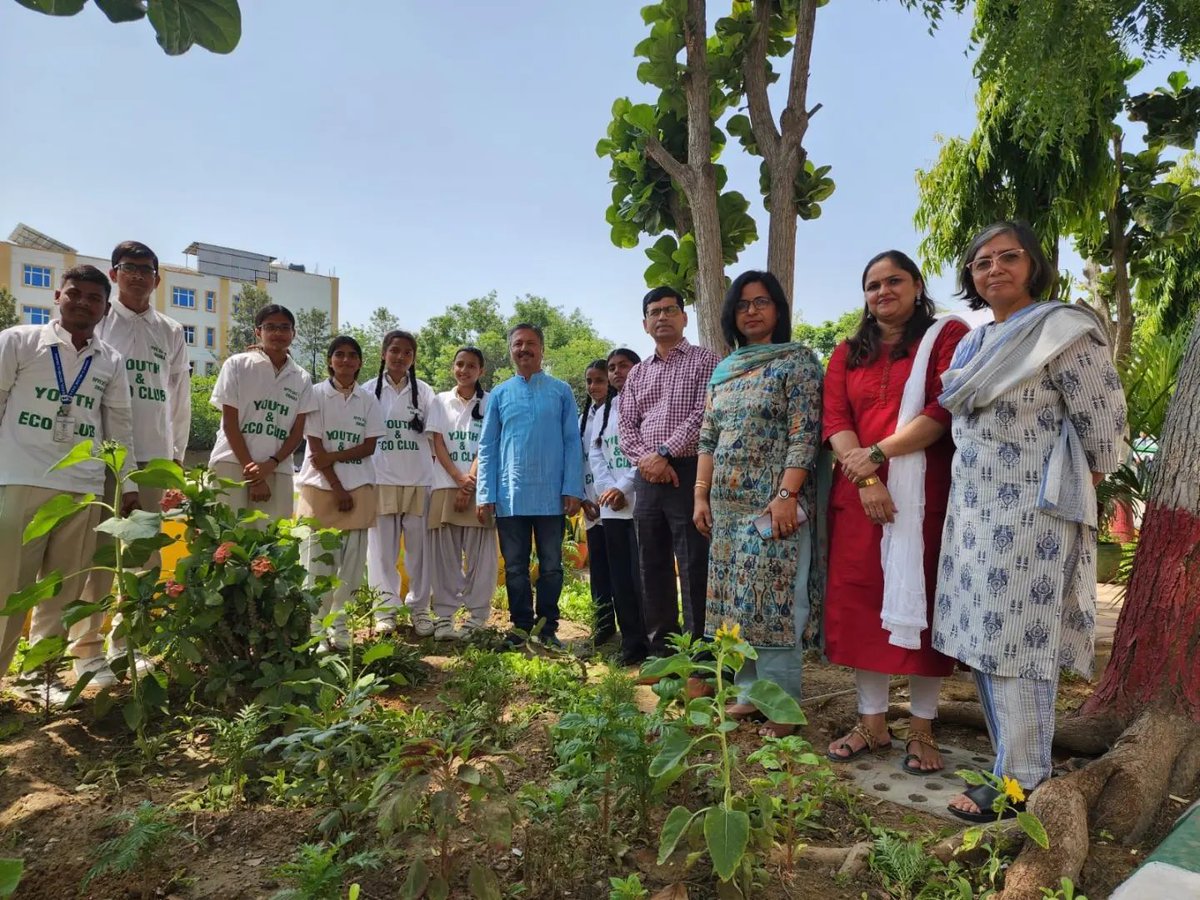 givemetrees's tweet photo. Nature education and awareness session for the children of Rajkiya Pratibha Vikas Vidyalaya in Dwarka, #Delhi
It is imp to make children environmentally conscious at an early age.
#educatingchildren #nature #education #environmentalawareness #environmentaleducation https://t.co/VczWIyb8ig