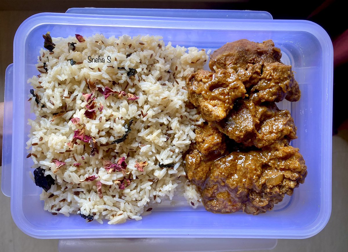 How does your lunchbox look? This was mine jeera rice with chicken kassa (Odia style chicken gravy) #mumbailife #worklife #WednesdayMotivation #odiafood