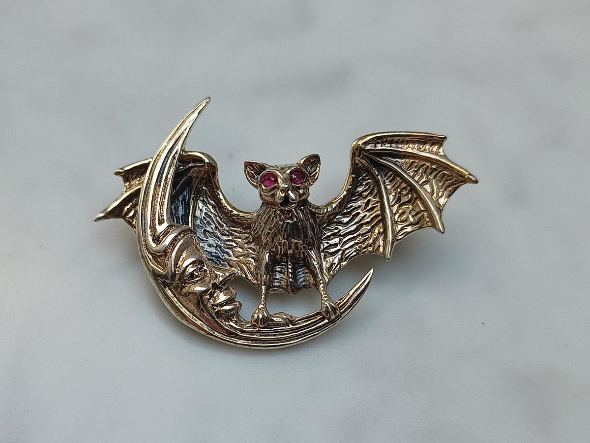 WickedVintageUK's tweet photo. #GothicBat #SilvetBatBrooch https://t.co/N9sTvCxo1Z