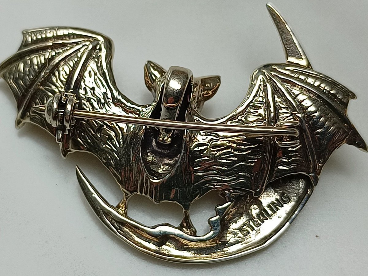 WickedVintageUK's tweet photo. #GothicBat #SilvetBatBrooch https://t.co/N9sTvCxo1Z