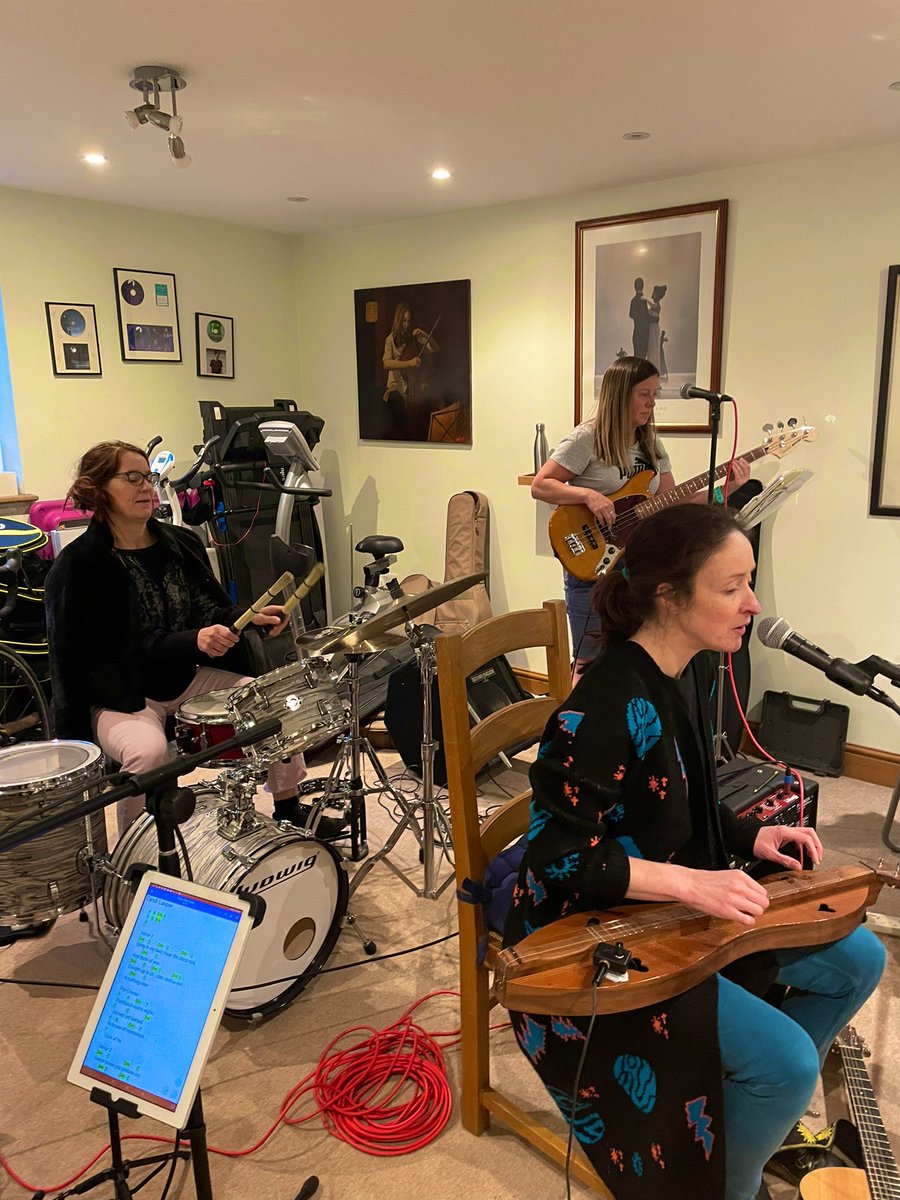 folk_note's tweet image. Rehearsal in full swing for Sun June 18th at The Six Bells in Burghfield (from 2pm)