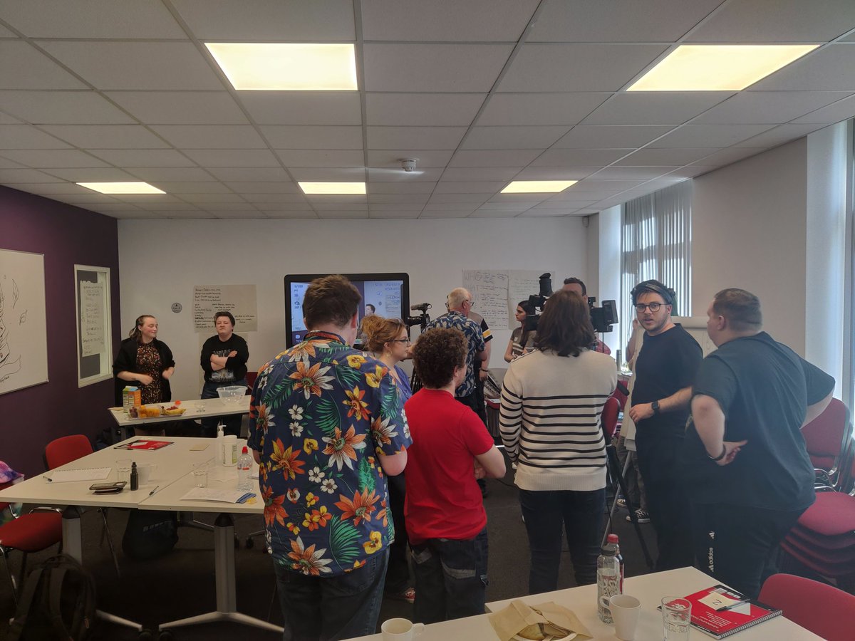 Thanks to <a href="/KaboomPro/">Ka-Boom Post</a> for an informative visit. Young people playing with cameras and shots <a href="/visionworkstv/">Visionworks Television</a> <a href="/FuscoTV/">Angelina Fusco</a> @PrincesTrust <a href="/antanddec/">antanddec</a> #makingitinmedia