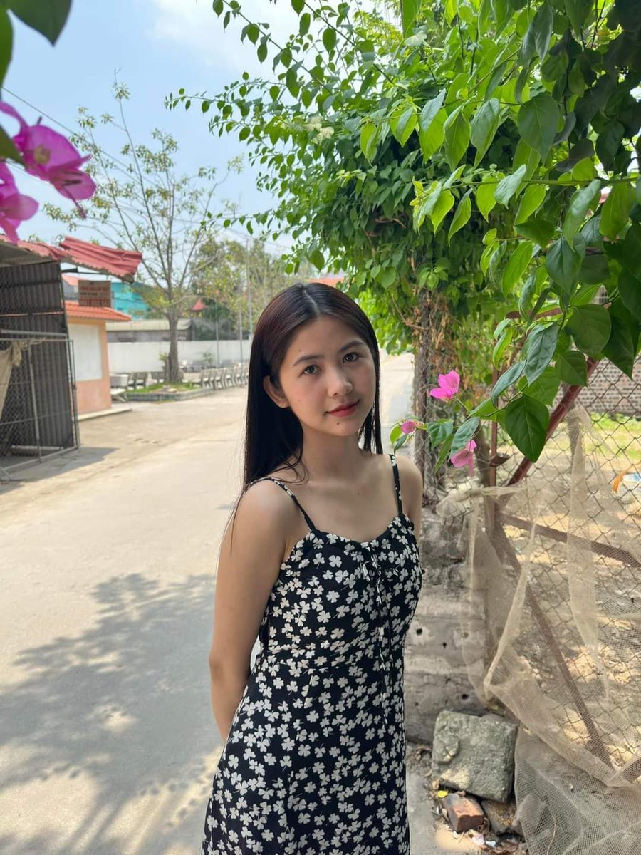 trile110896's tweet photo. Khi bạn lớn lên, có 2 điều bạn nên bắt đầu dừng lại.

Một là: Không nên quá quan tâm hay để ý người khác nói gì về mình.

Hai là: Trưởng thành lên và bớt ảo tưởng vị trí của mình trong lòng người khác.. https://t.co/0Xobc07pQl
