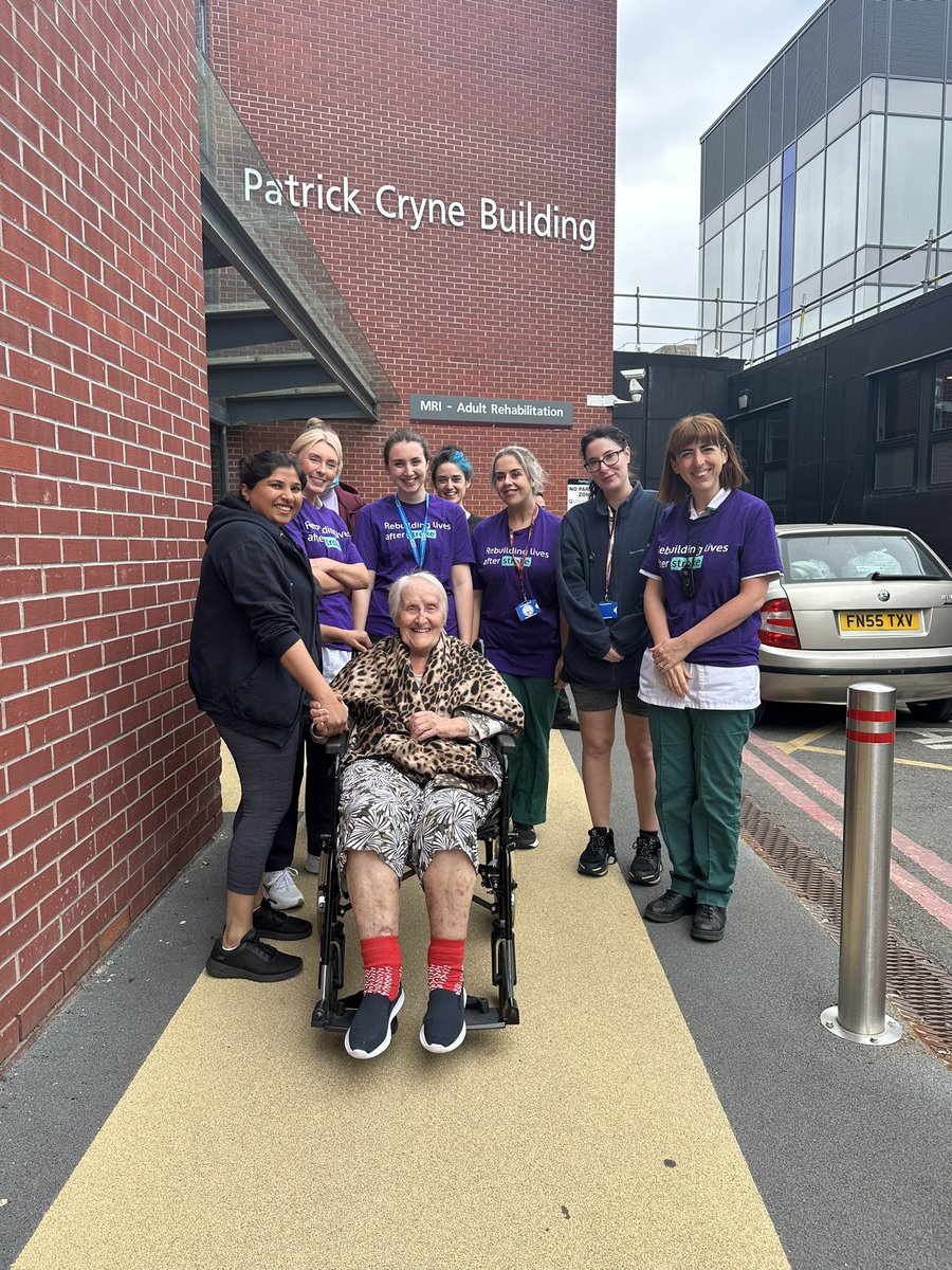KawafiEva's tweet photo. Final day of #StrokeAwarenessMonth. Went out to celebrate with a 1 Mike walk with @Ward31MRI and we even stopped for ice cream! #stroke All photos taken with consent. https://t.co/rH69zFIHqG