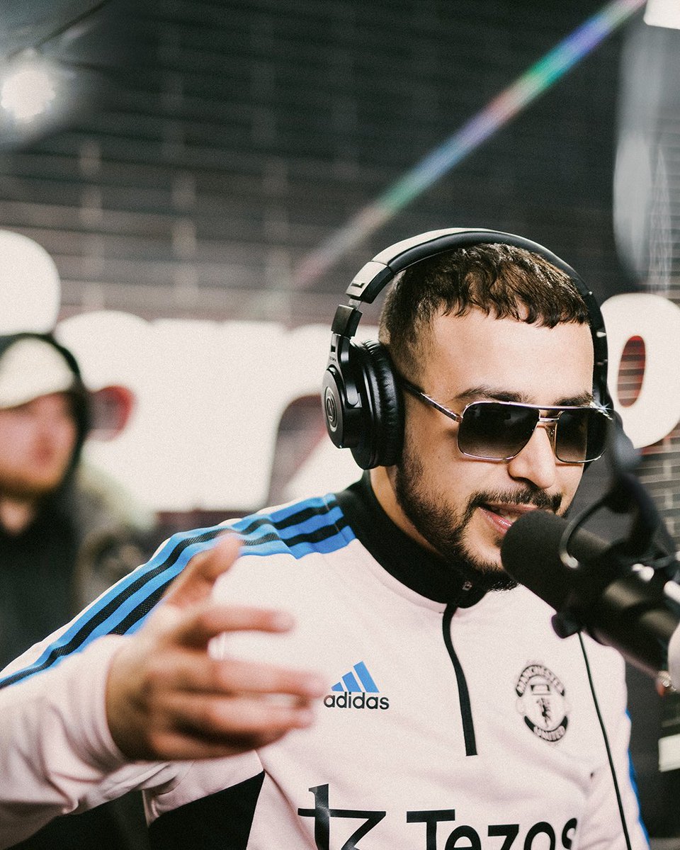 101barz's tweet photo. VRIJDAG 14.00: Seffelinie is terug a mattie! Na 2 jaar tijd staat de Bredanaar in de studio voor een nieuwe sessie. “Zijn ze ready voor dit? Ik denk het niet”. 

#SEFFELINIE #STUDIOSESSIE #101BARZ https://t.co/SWESMRVMVw