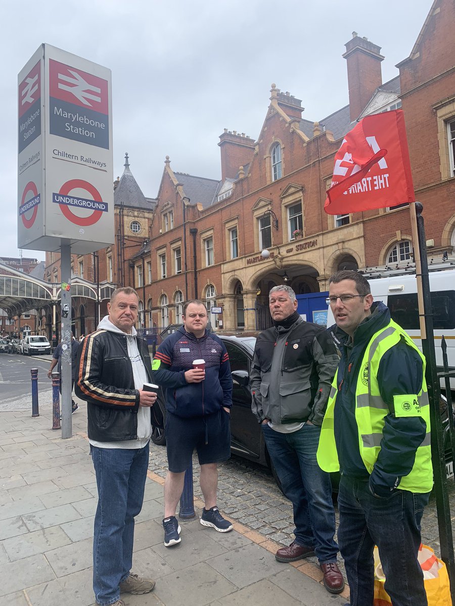 ASLEFunion's tweet photo. Pickets still going strong at Bournemouth, Marylebone, Oxford and Leamington Spa 🪧 https://t.co/ydyuyIAtLO
