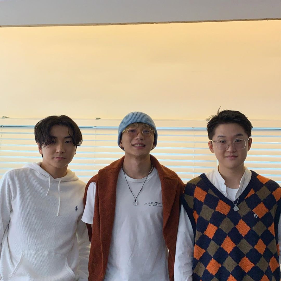 아니 서프 뮤비
...
걸그룹st 뽀용한 색감 개웃기고 귀여웠는데 유튜브에서 사라짐......
아진짜왜요
뮤비의 흔적이 이렇게 남아있는데 
아줬다뺏는게어딨는데진짜 아