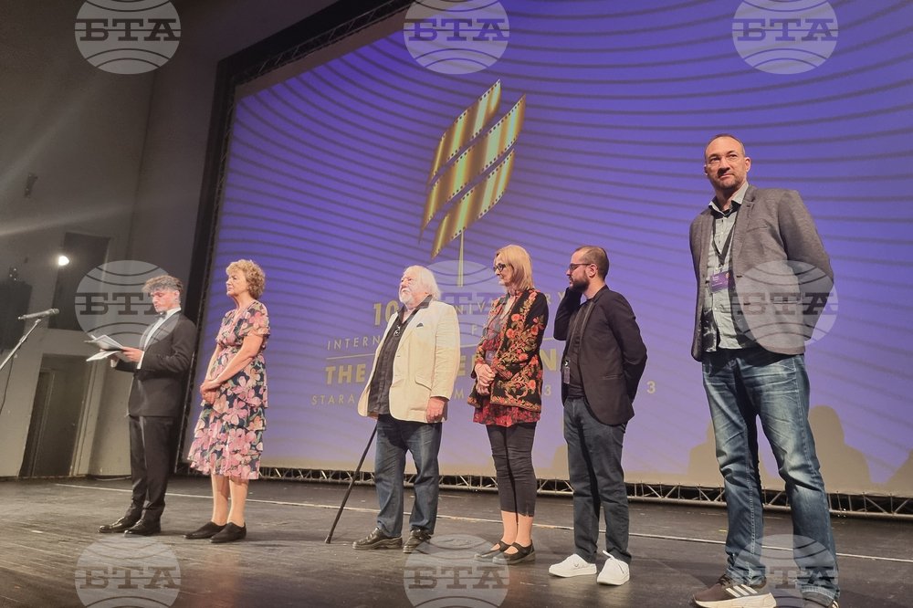 Latvian Film "Sisters" directed by <a href="/LindaOlte/">Linda Olte</a> Wins Best Film, Best Director, and Best Actress at Golden Lime Festival

bta.bg/en/news/cultur…