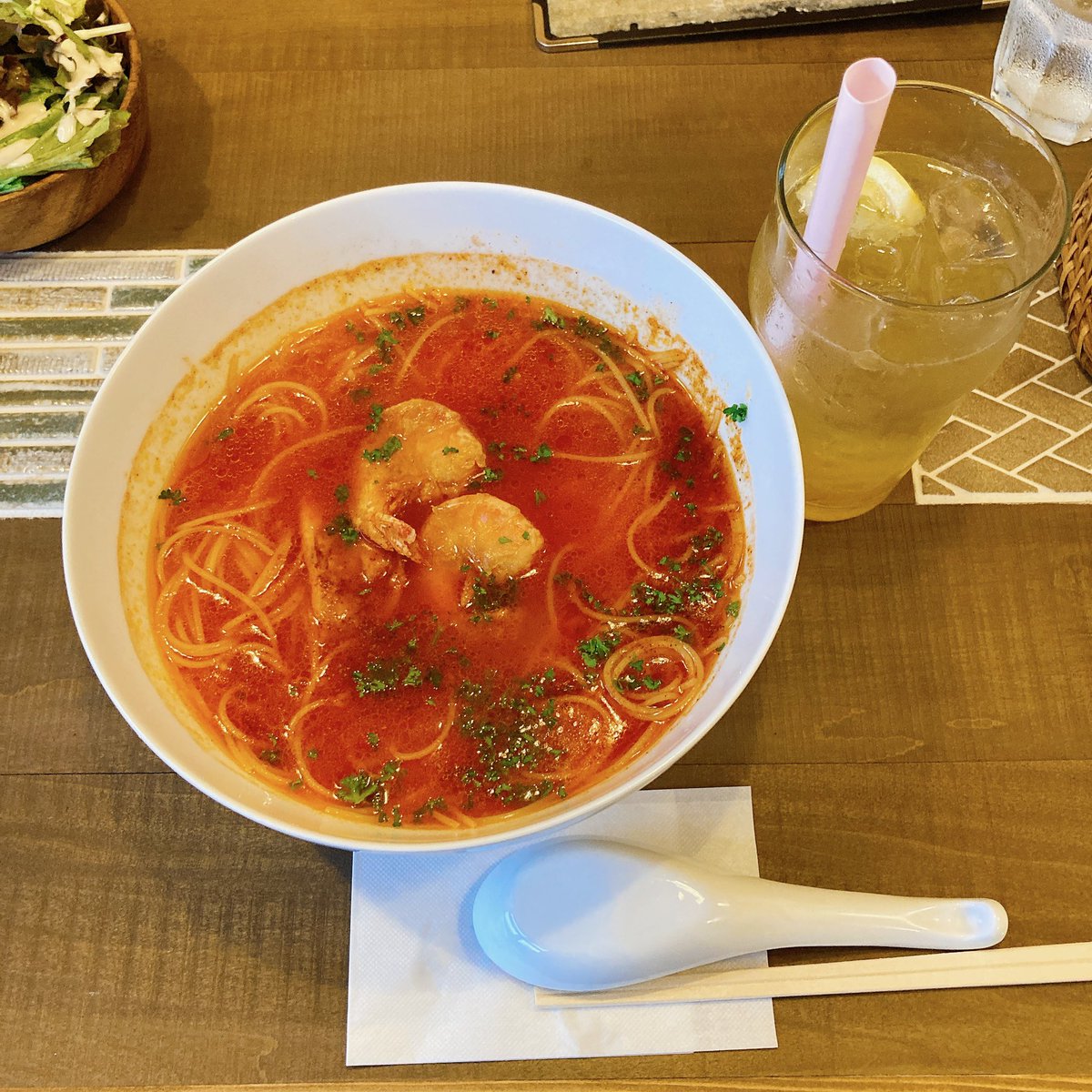 ayudabe's tweet photo. 岩手県平泉町 MORIzza珈琲(モリッツア) ラーメンスパゲティ:チリトマト•柚子レモンスカッシュ #平泉 #hiraizumi #pasta #lemonsquash #PayPay 2023年5月Open.2階席利用. ラーメンスパゲティ:マル寛そばやxMORIzza珈琲のメニュー.大丼に入ってきたよ(ノ_<) https://t.co/QzUlx1N8hT