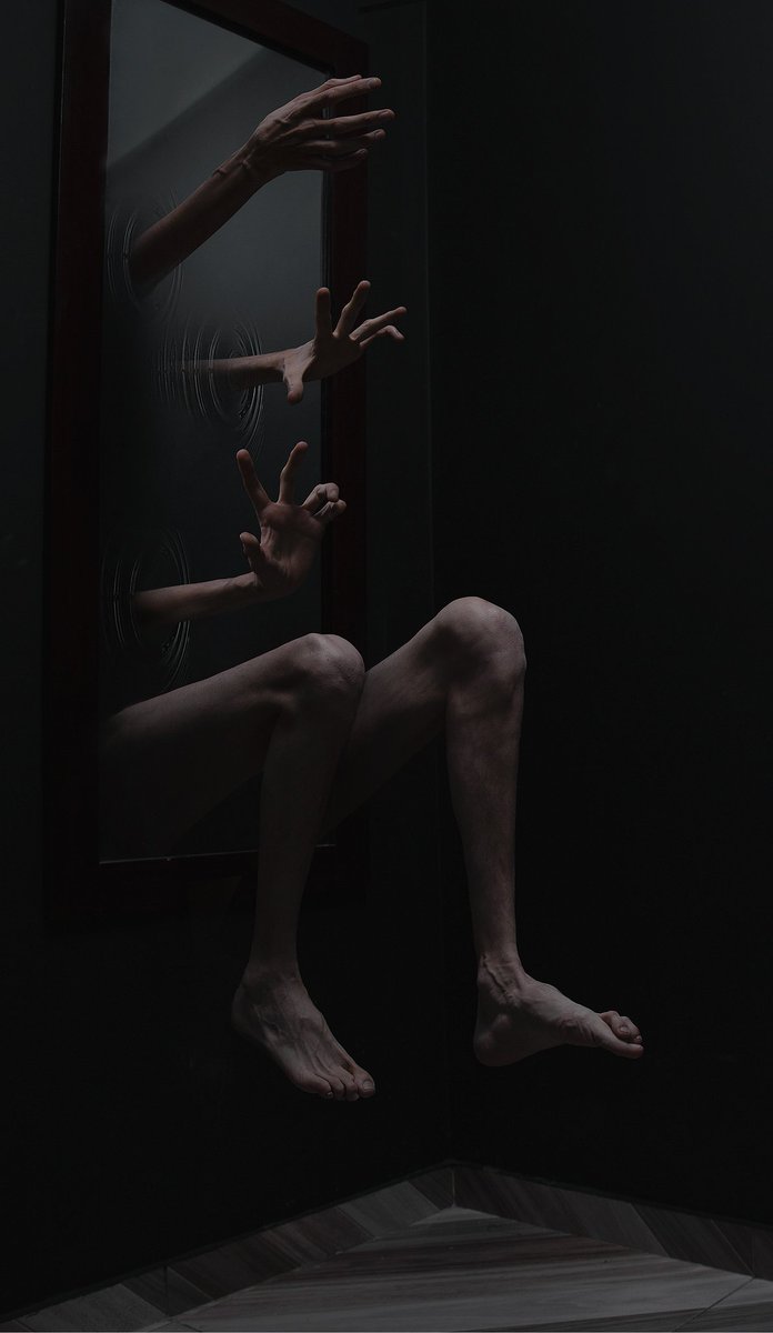 spii1's tweet photo. El trabajo debe ser contestatario, debe incomodar y generar tensión, debe doler  en el fondo de una lágrima, el arte debe argumentar y reflexionar, hoy en día el autorretrato se forma desde lo visceral, dejando al descubierto al ser y no a la persona. https://t.co/yBc06Mazmi