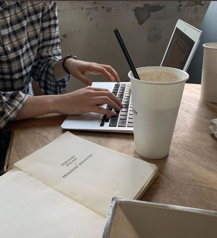 haoscae's tweet image. zhanghao x oc filo au
 
wherein matteo (zh) and lei are rivals. They hate each other and  they always compete in everything

but how long will they compete? how long will they be blinded by their grades? to the point they don't even know they're falling for each other