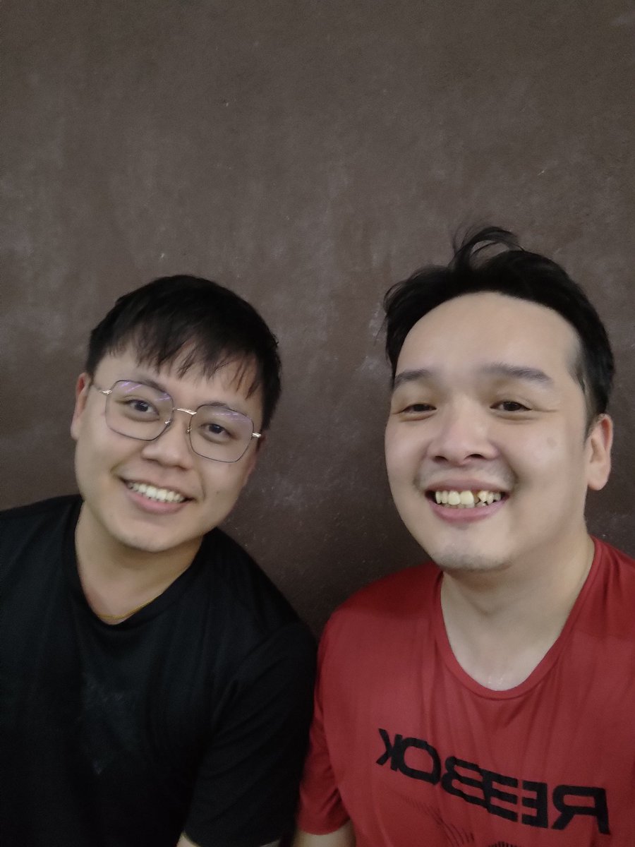 ReiNNNN's tweet photo. found myself a @moon_dota playing badminton https://t.co/MStH31wqUF
