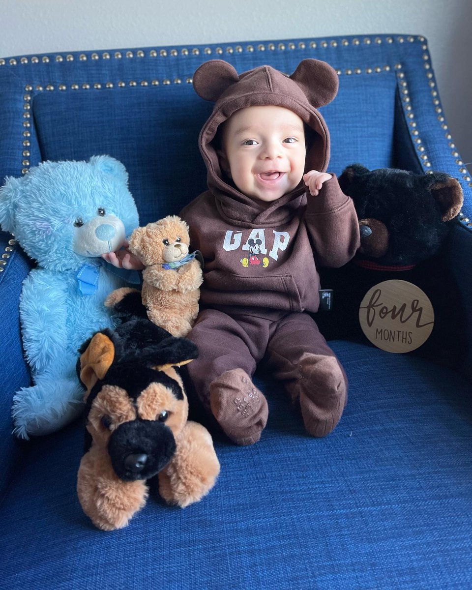 Snuggles are always better with a teddy bear. 🧸🧡

#MyWinnieBaby #WinnieBabyWednesday #OrlandoHealth