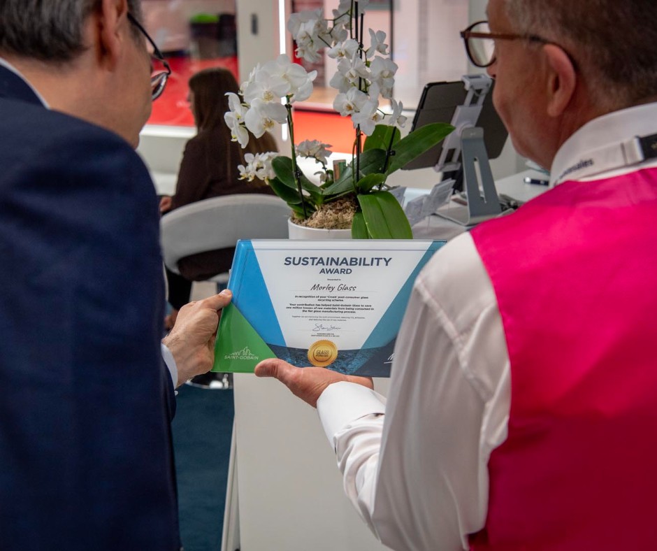 MorleyGlassGlaz's tweet photo. Proud to be recognised for our helping contribution towards recycling end-of-life double-glazed units. #FITShowFlashback 

@saintgobain 
@fitshow https://t.co/gPVO1saUUi