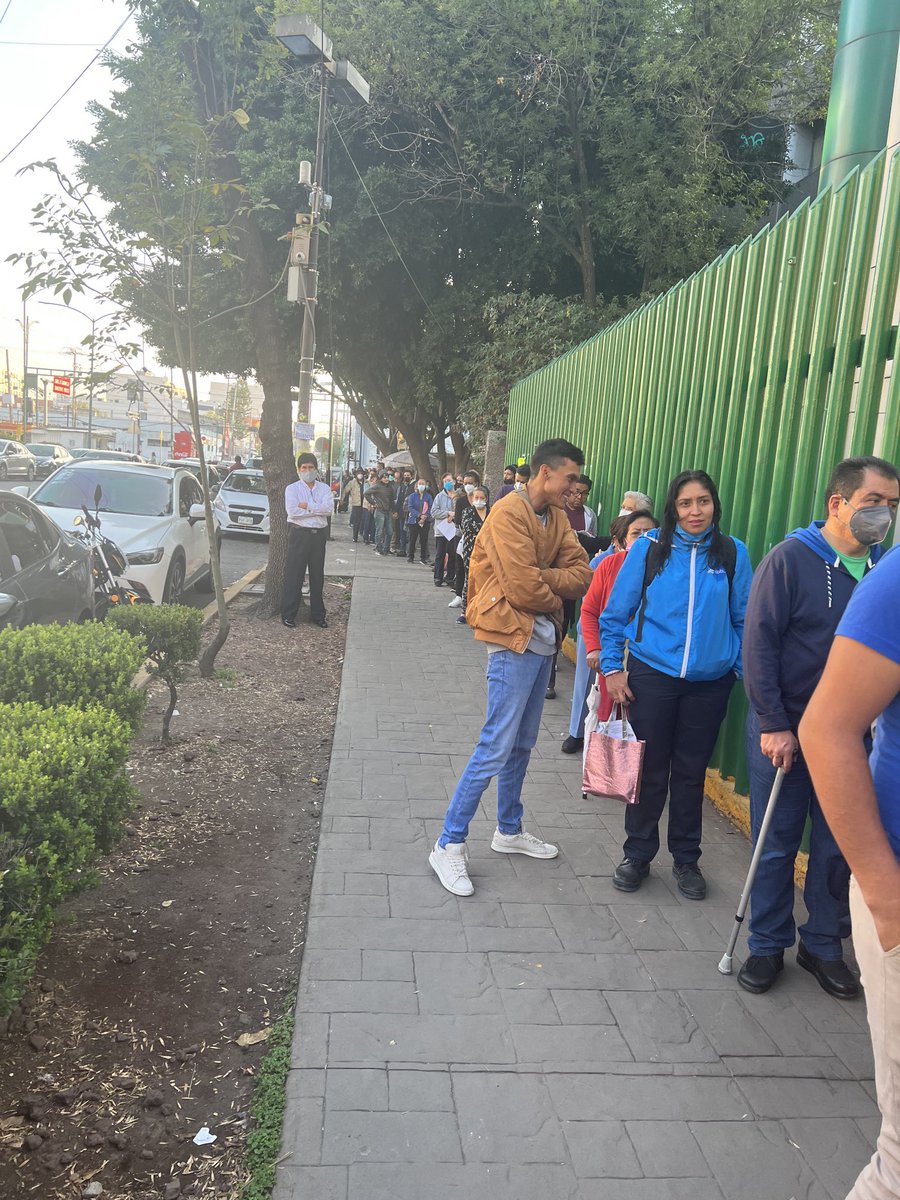 sumaMX2's tweet photo. Unos simples análisis de sangre en IMSS BIENESTAR cientos esperando, todo por seguir el modelo de Dinamarca , antes de López todo era mucho mejor. https://t.co/X5mNQkvY2S