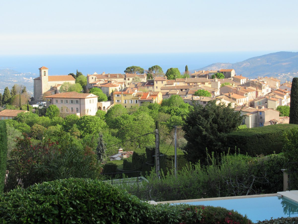 @Carol4OliveFarm We house-sat in Cabris end March - beg May and it was wonderful seeing the Alpes-Maritimes come to life. I thought of you as we drove near Mougins on the way to Cannes!