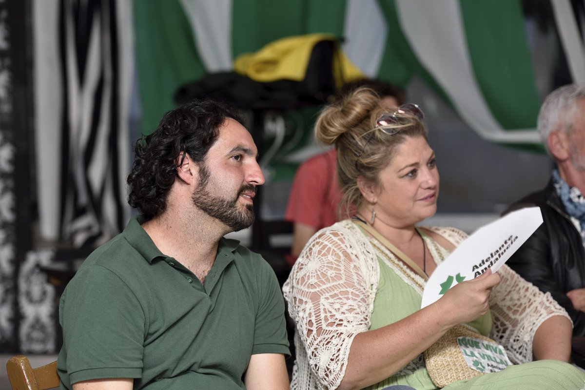 Pequeños fragmentos de una gran tarde. Lágrimas y sensaciones compartidas. 
Un final de campaña muy familiar, que vivimos el pasado 26 de Mayo, justo antes de las Elecciones. 

Esta familia comparte un enorme corazón y las ganas de seguir Adelante.

#AdelanteAndalucíaPuertoReal