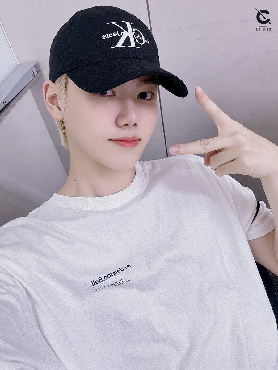 CRAVITYstarship's tweet photo. [#크래비티_모먼트] 230531
헹🥰
⠀
#CRAVITY #크래비티
#민희 #MINHEE https://t.co/DpgAFK3k9J