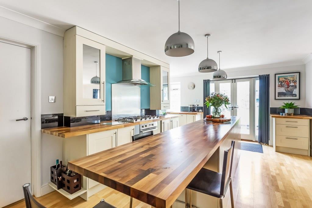 _PatrickGardner's tweet image. #Fetcham £1,050,000 

LAUNCH DAY THIS SATURDAY 3rd June (By appointment only) 

Beautifully presented #5bed #detached #familyhouse in popular residential location 

☎️01372 452207 | bookham@patrickgardner.com 

#familyhouse #launchdate #surreylife #Surrey #mustbeseen #forsale