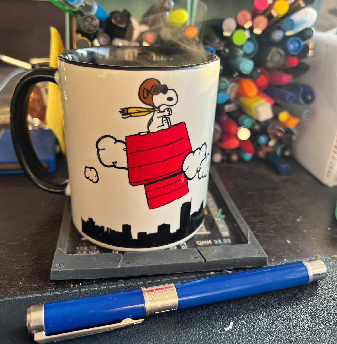 Buenos días mundo #aDarle #caféNecesario #CoffeeTime #Mugshot #snoopy