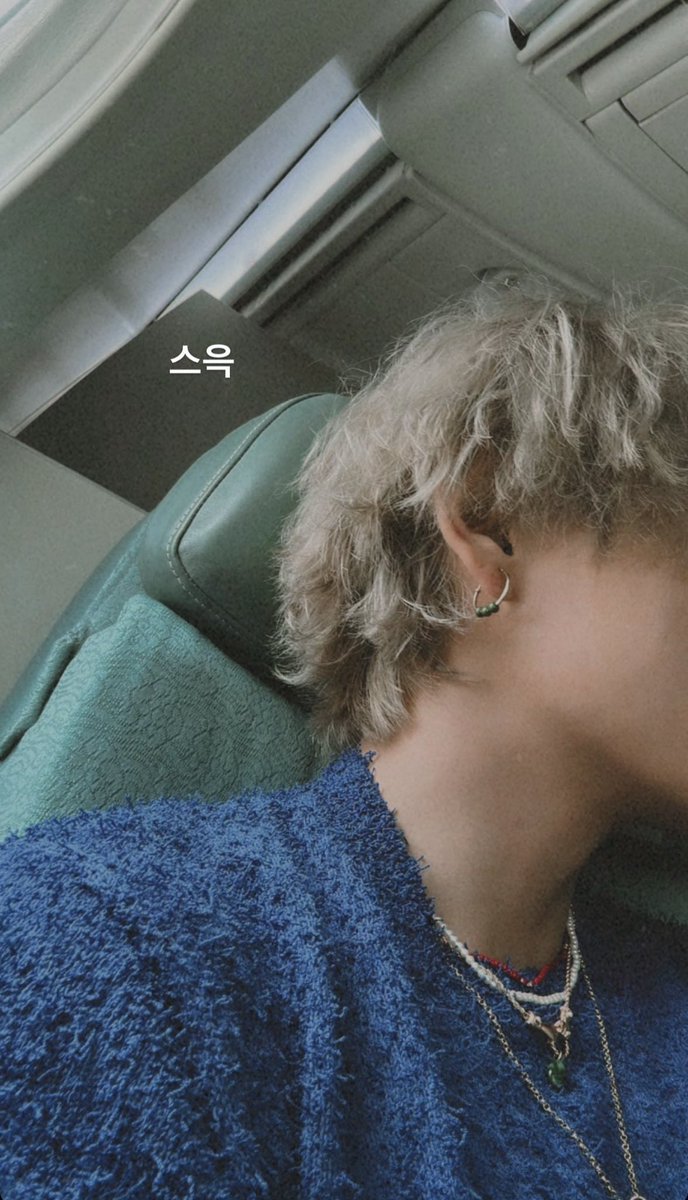 WORLDMUSICAWARD's tweet photo. #BTS' #V goes blonde before leaving the country earlier today for overseas filming!👱‍♂️✈️📽❤️‍🔥👑💜

BLONDE TAEHYUNG
KTH1 IS COMING https://t.co/LaZAVmuHDb