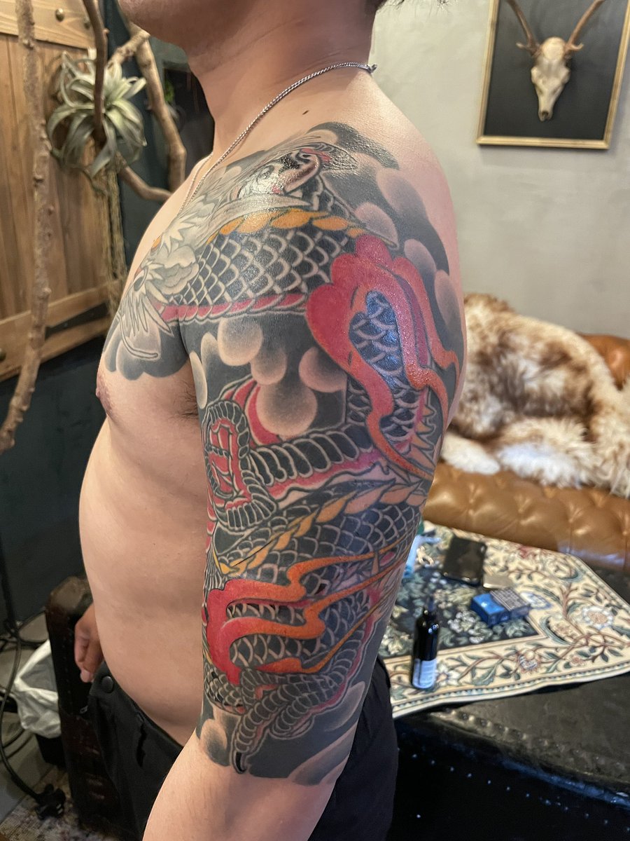 SLEEPY_KOCHI's tweet photo. 龍完成🐉お疲れ様でした🥳
#3POINTZ #高知 #tattoo #刺青 #タトゥー #入れ墨 #高知tattoo #高知タトゥー https://t.co/PecEL6coVg