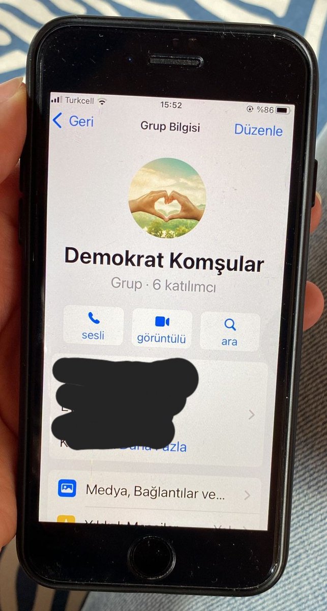 Ankara'daki bir mahallede yaşayan yurttaşlar "Demokrat komşular" adı altında örgütlenmeye başladı

Yurttaşlar, "Karanlığı, gericiliği ve dikta rejimini yenmek için sokaklarda, mahallelerde, üniversitelerde, fabrikalarda ve ofislerde, hayatın her alanında örgütlenmeliyiz" diyor ☀️