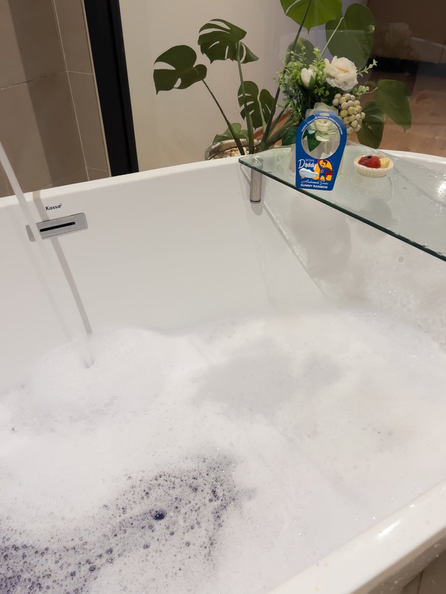 Saboo_TH's tweet photo. 🌈อีกหนึ่งเลเวลของ���วามน่ารักของบาธบอมบ์สบู่ไทยแลนด์ 🛁🫧
🧍‍♂️Bath bomb Daddy กลิ่นกัมมี่ 🍬 
หอม เปรี้ยวอมหวาน สดชื่นสุดๆ มาพร้อมกับสีสันหลากหลายในก้อนเดียว และแน่นอนว่า 🍭ผิวนุ่มลื่น 🍭 กลิ่นหอมติดผิว 🍭 ฟองเยอะ เหมือนเดิมค่ะ #saboothailand #bathbomb https://t.co/dz6p39Ased