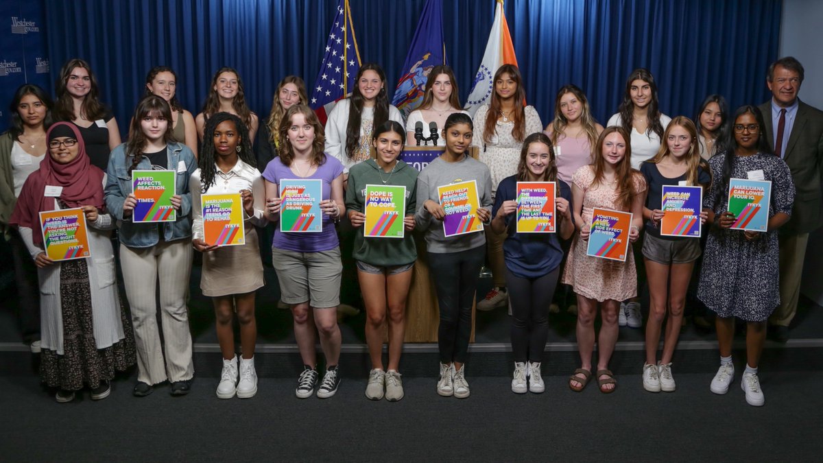 AHHS students Angela Mathews and Jaleah Nichols were recognized by County Executive George Latimer at a 5/15 meeting of the Westchester County Youth Leadership Task Force. Students were thanked for their work in preventing youth substance use. #ElmsfordRocks
@realeduleader