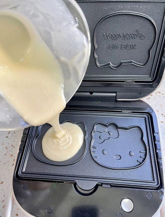 Dolce on Twitter "Hello Kitty pancakes"