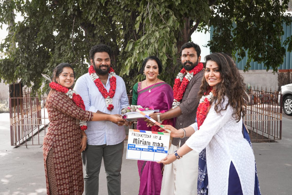 JayaTvOfficial's tweet photo. #Miriammaa begins its journey with a divine start! The auspicious movie pooja took place today 💫
Starring the Evergreen actress #Rekha
Directed by #MalathyNarayan
#ProductionNo1 #72Films
@ezhildurai @AshiqVJash #AnithaSampath #SnehaKumar @Ranjithvirat03 @ProSrivenkatesh https://t.co/y6kWHxFFy5