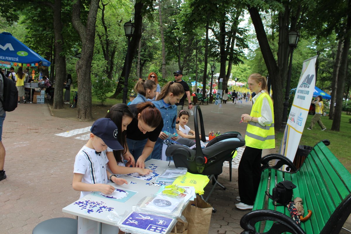 'Childhood keys' event on the eve of #1stJune 
#InternationalChildrensDay !
#SaveKids #StreetsForLife #RethinkMobility #SafeStreets #RoadSafety 
@fia
@FIAFdn
@FIARegionI 
@EASSTransport 
@UNICEFMoldova 
@WHOMoldova @WHO_Europe
@EUinMoldova
@RoadSafetyNGOs @UNRSC
@GuvernulRMD