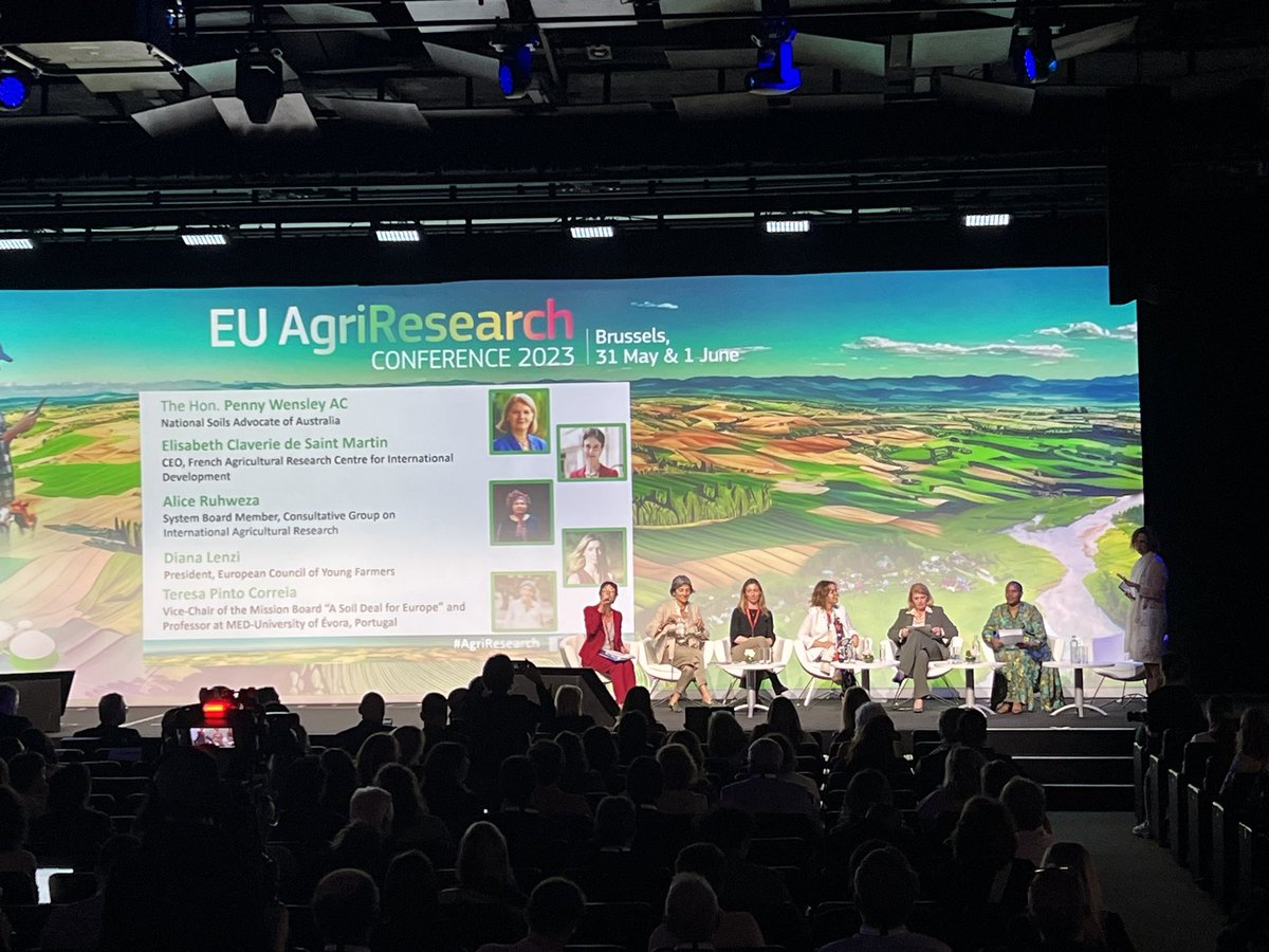 #AgriResearch only women on stage!🙌😊research and innovation and sustainable development goals #SDG #2030