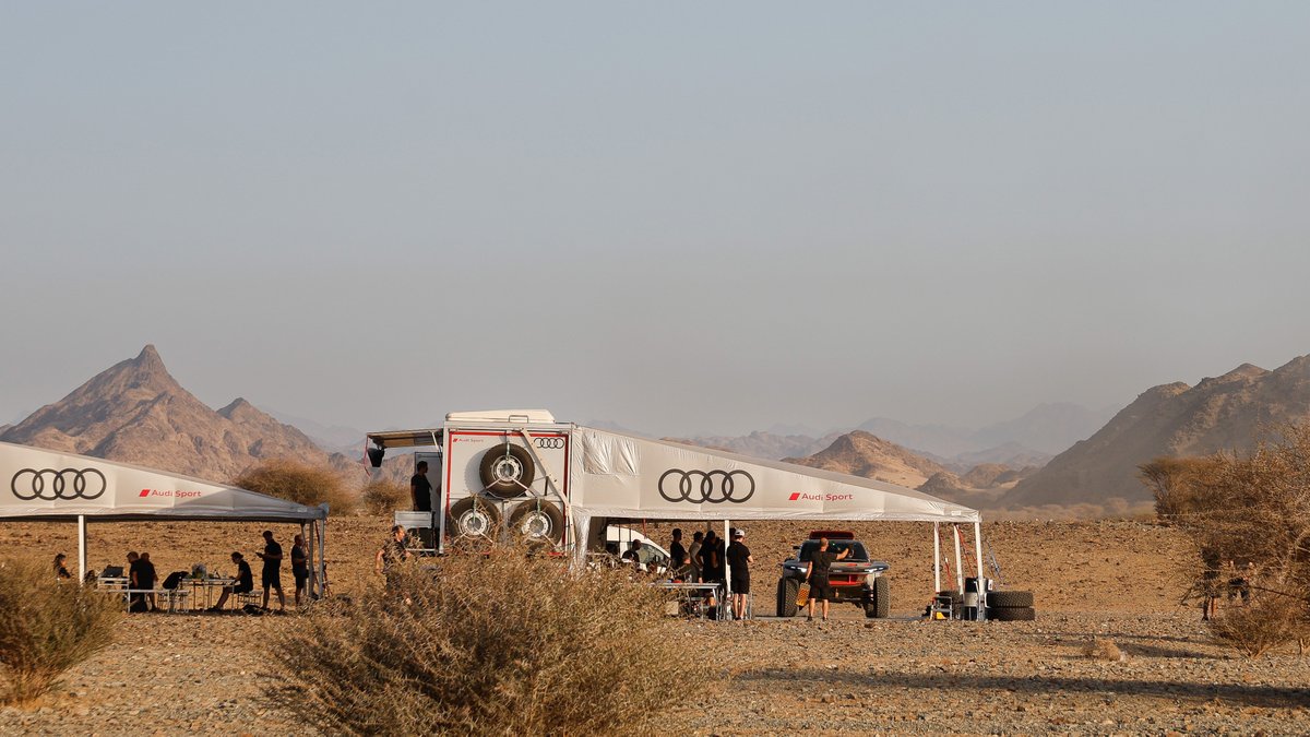 High-resolution photos from our latest @Dakar Rally test in Saudi Arabia are available in the Audi MediaCenter:

𝗣𝗿𝗲𝘀𝘀 𝗿𝗲𝗹𝗲𝗮𝘀𝗲 >> bit.ly/43ciF07

𝗣𝗵𝗼𝘁𝗼 𝗮𝗹𝗯𝘂𝗺 >> bit.ly/3WGYvbU

#FutureIsAnAttitude #AudiDakar #RoadToDakar2024 #RSQetron