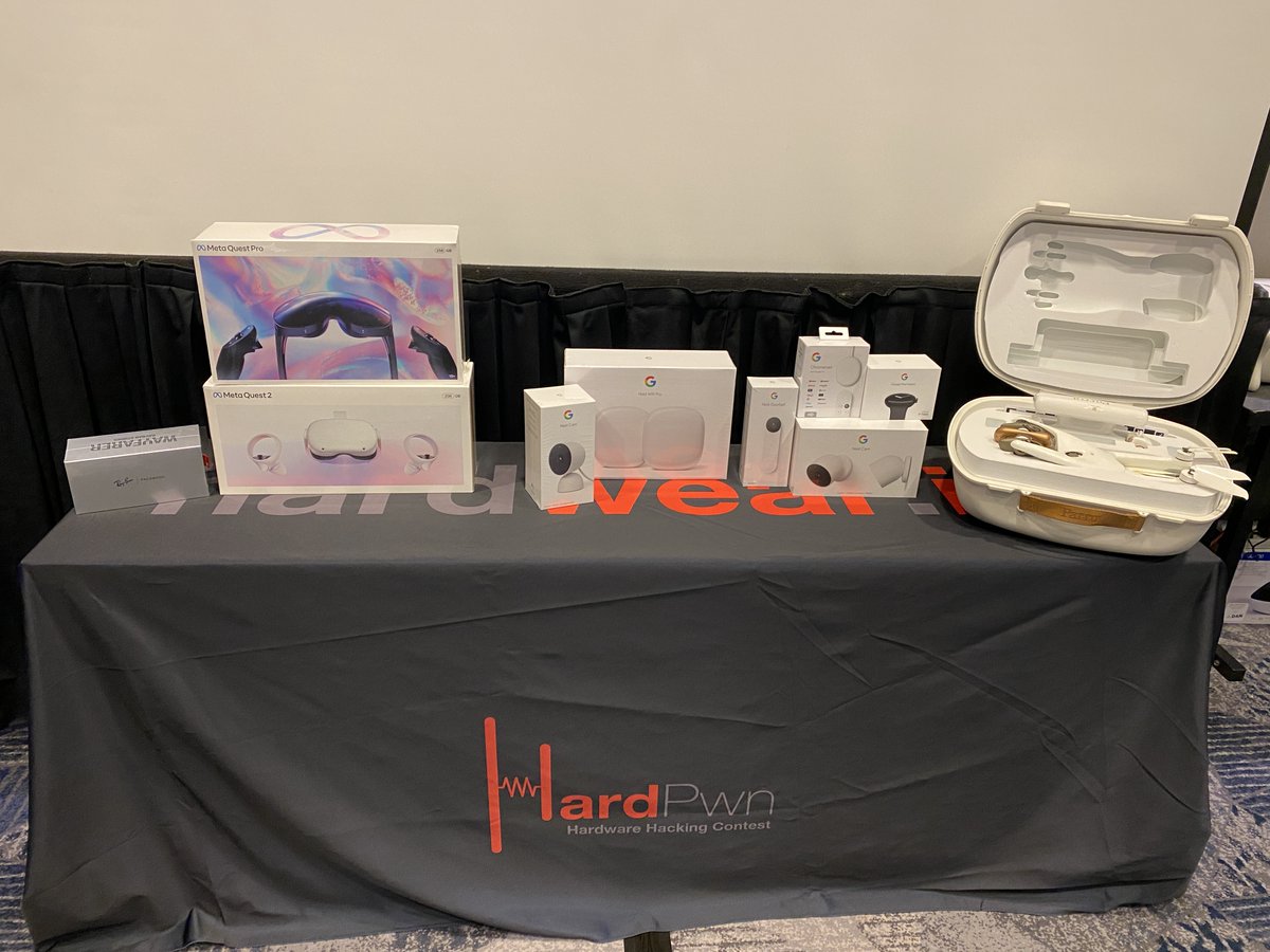 antriksh_s's tweet image. #HardPwn is ready, come join us at 11:00am today in Seattle room @hardwear_io . @rfidiot @breaddisease @thingmakerQ  . We have drones, cameras, watch, smartglass, VR console .... Come #Hackfearlessly