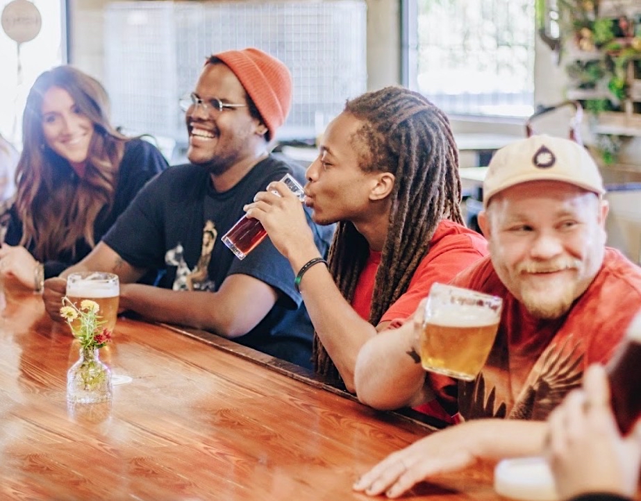 Enjoying a brew 🍻 at @Benchtopbrewing with your squad sounds like a perfect humpday afternoon to us! #VisitNorfolkVA🧜‍♀️

📸: @Benchtopbrewing