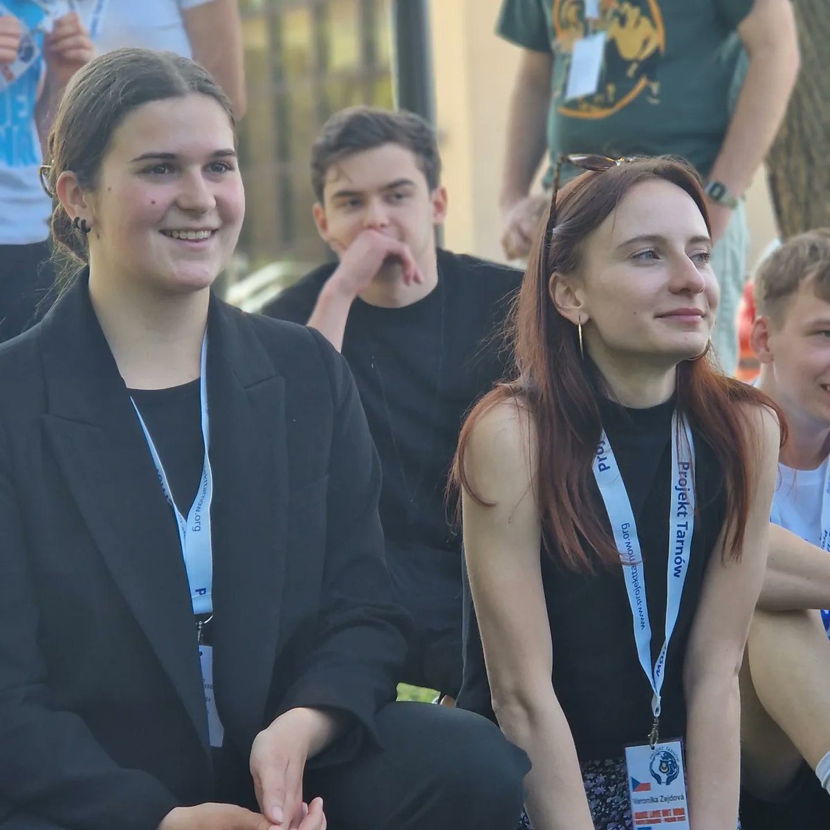 ProjektTarnow's tweet photo. Piękna pogoda, dużo energii i uśmiechnięte twarze to wszystko czego potrzebujemy do rozpoczęcia nowej wymiany młodzieży!💥
Pierwszy dzień jest poświęcony na ustalenie wspólnych zasad, wręczenie identyfikatorów oraz integrację przeprowadzoną przez naszego facylitatora.🤩 https://t.co/eiLQeMR3S4