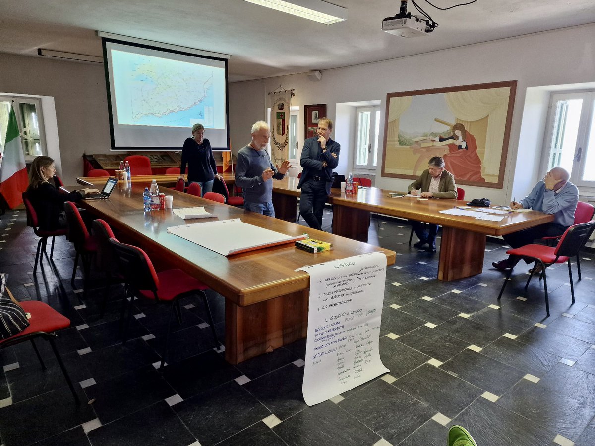 AnciLiguria's tweet photo. 📌Oggi siamo stati a #Perinaldo e #Pigna per continuare gli incontri con la cittadinanza, insieme a @RegLiguria. L'obiettivo è costruire una Strategia dell'#areainterna Imperiese basata sulle reali esigenze delle comunità locali
▶️https://t.co/YhQID1q92E https://t.co/uBqLl5VM9z