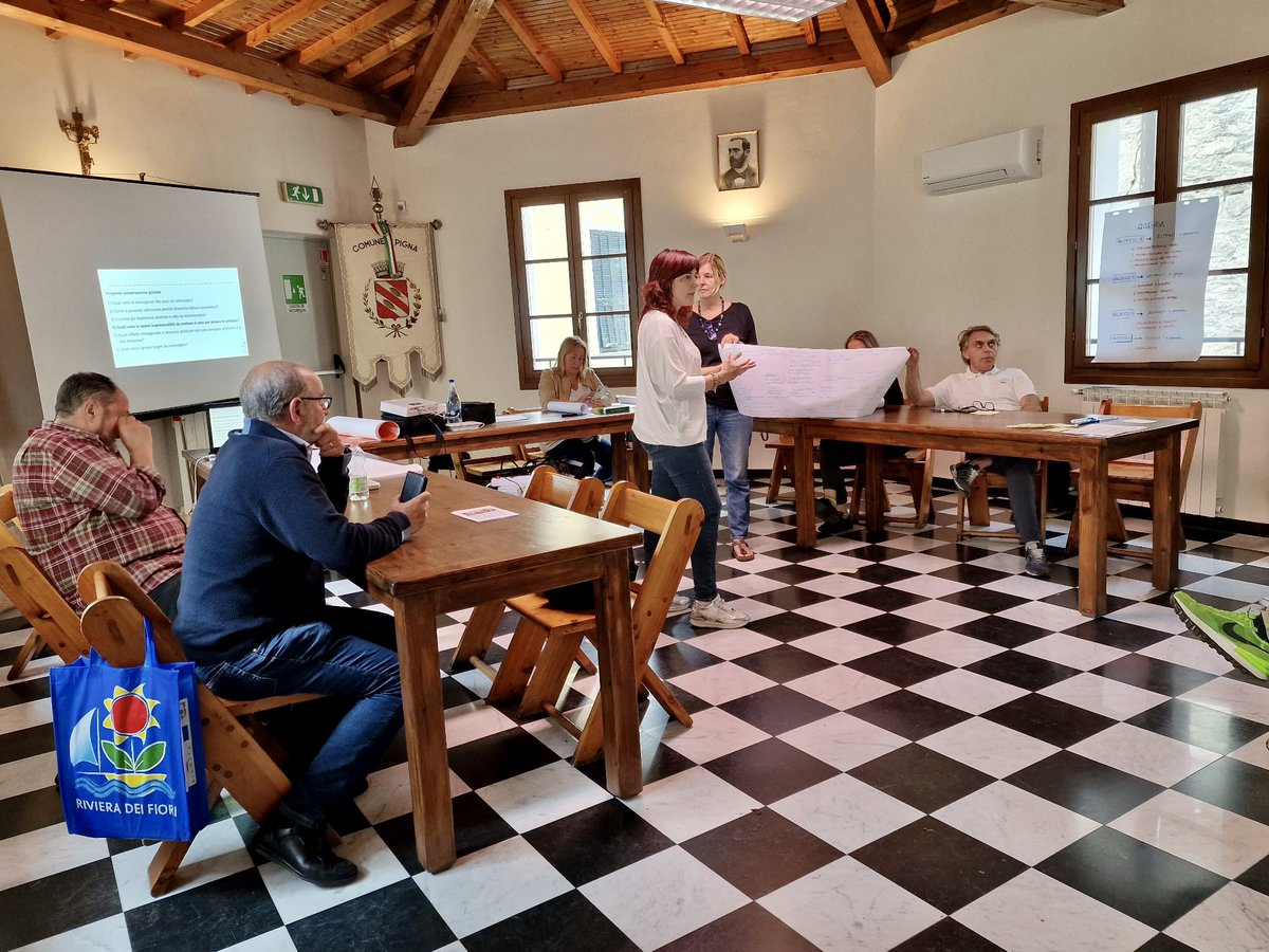AnciLiguria's tweet photo. 📌Oggi siamo stati a #Perinaldo e #Pigna per continuare gli incontri con la cittadinanza, insieme a @RegLiguria. L'obiettivo è costruire una Strategia dell'#areainterna Imperiese basata sulle reali esigenze delle comunità locali
▶️https://t.co/YhQID1q92E https://t.co/uBqLl5VM9z