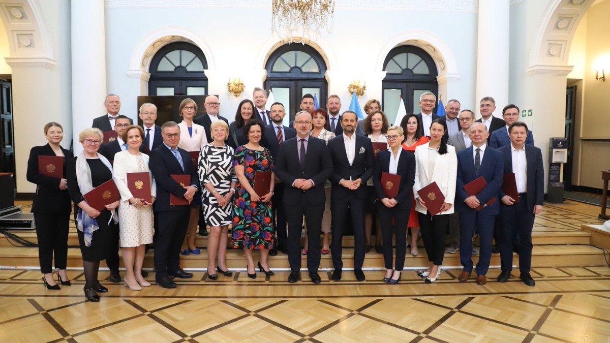 W dniu dzisiejszym powołana została Naczelna Komisja Bioetyczna. Mam wielki zaszczyt rozpocząć prace z największymi autorytetami w kraju.